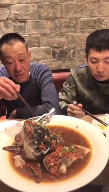 天津网红女吃瓜
